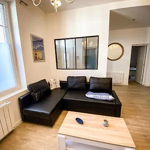  Appartement Bord De Mer, Hypercentre Dinard, Parking Prive France